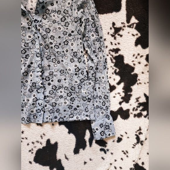 "NEW YORK AND COMPANY" WOMEN'S Y2K BLOUSE - BLUE - Picture 2 of 3